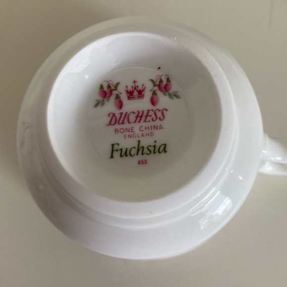 EUC VTG Duchess Bone China Footed Teacup and Saucer in the Fuchsia Pattern - Picture 4 of 6